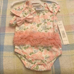 0-3 month babygirl onesie with matching bow